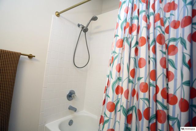 2412 Corn Drive, Papillion, NE 68046