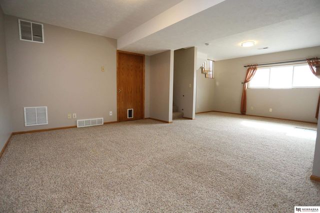 2412 Corn Drive, Papillion, NE 68046