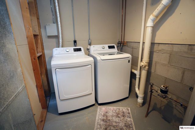 2412 Corn Drive, Papillion, NE 68046