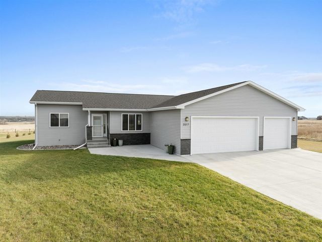 3517 GRAYSON DR, Burlington, ND 58722