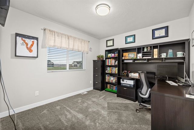 3517 GRAYSON DR, Burlington, ND 58722