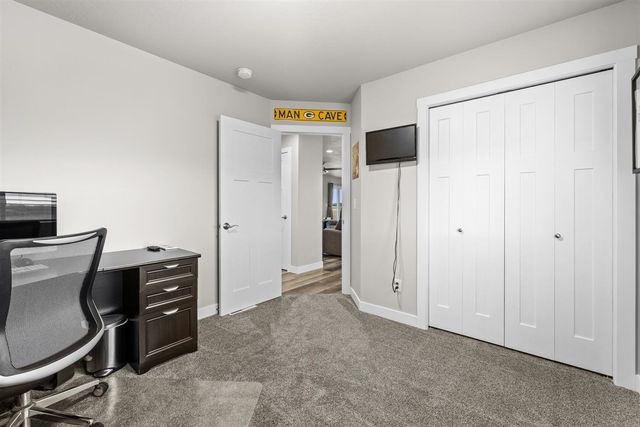 3517 GRAYSON DR, Burlington, ND 58722