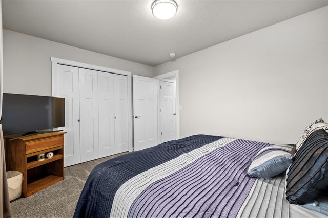 3517 GRAYSON DR, Burlington, ND 58722