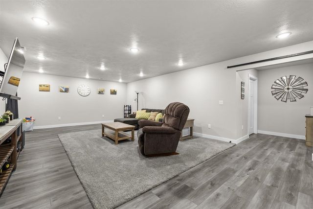 3517 GRAYSON DR, Burlington, ND 58722