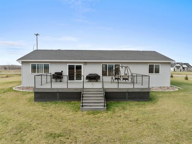 3517 GRAYSON DR, Burlington, ND 58722