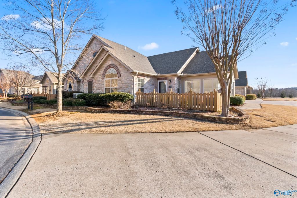 28 Laurel Lane, Brownsboro, AL 35741