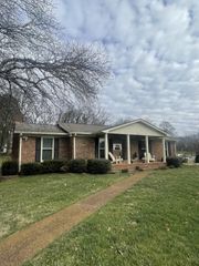 1315 Jewell Dr, Columbia, TN 38401