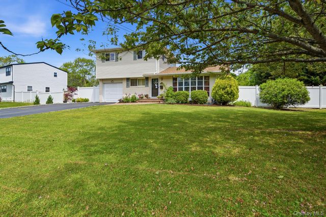 Riverdale 23, Oakdale, NY 11769
