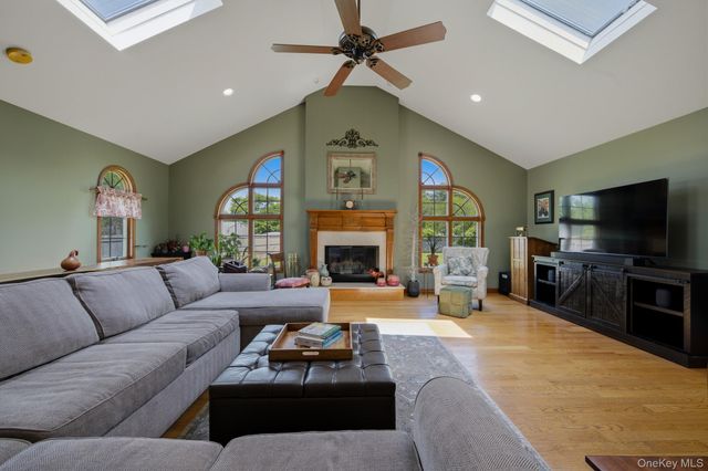 Riverdale 23, Oakdale, NY 11769