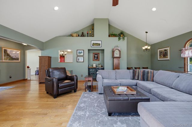 Riverdale 23, Oakdale, NY 11769