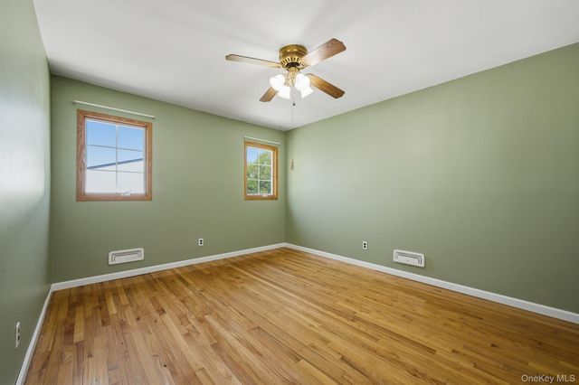 Riverdale 23, Oakdale, NY 11769