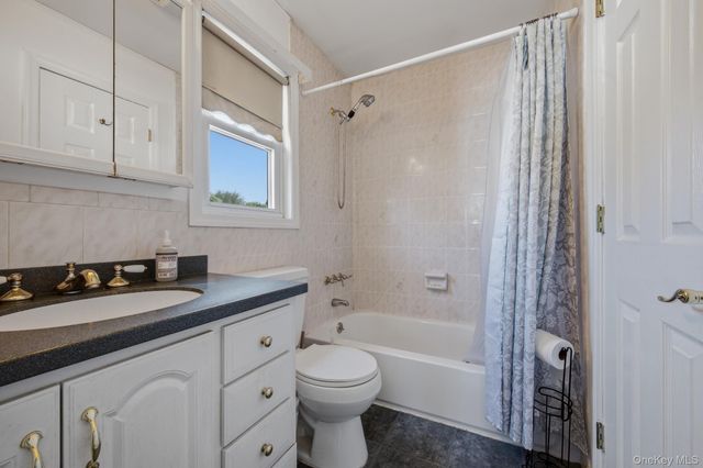 Riverdale 23, Oakdale, NY 11769