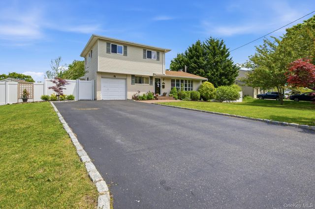 Riverdale 23, Oakdale, NY 11769