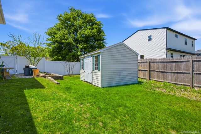 Riverdale 23, Oakdale, NY 11769