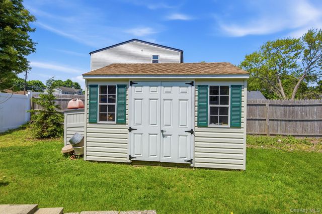 Riverdale 23, Oakdale, NY 11769