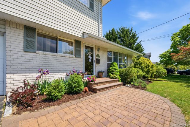 Riverdale 23, Oakdale, NY 11769