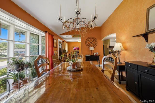 Riverdale 23, Oakdale, NY 11769