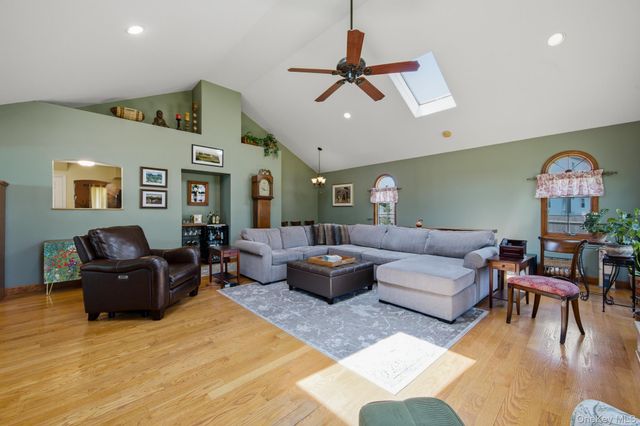 Riverdale 23, Oakdale, NY 11769