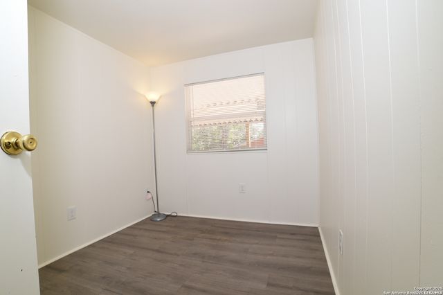 215 Greenlawn Ave, Pleasanton, TX 78064