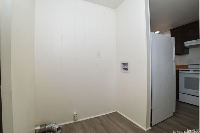 215 Greenlawn Ave, Pleasanton, TX 78064
