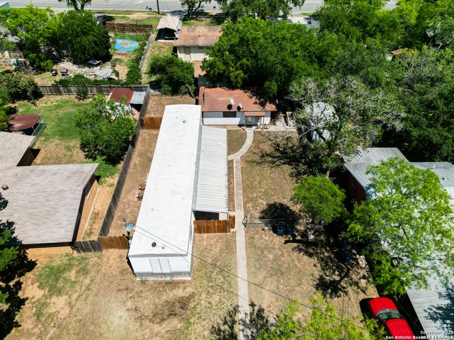 215 Greenlawn Ave, Pleasanton, TX 78064