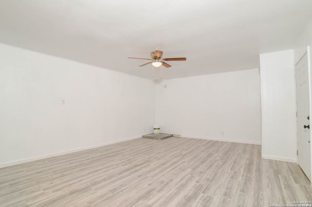 215 Greenlawn Ave, Pleasanton, TX 78064