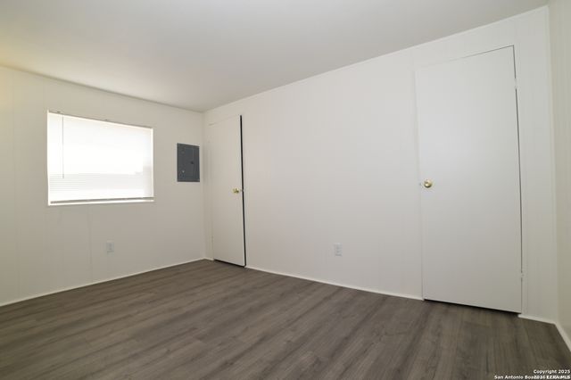 215 Greenlawn Ave, Pleasanton, TX 78064