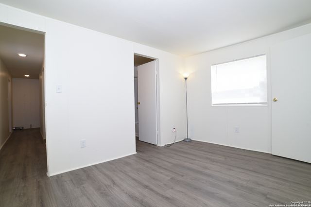 215 Greenlawn Ave, Pleasanton, TX 78064