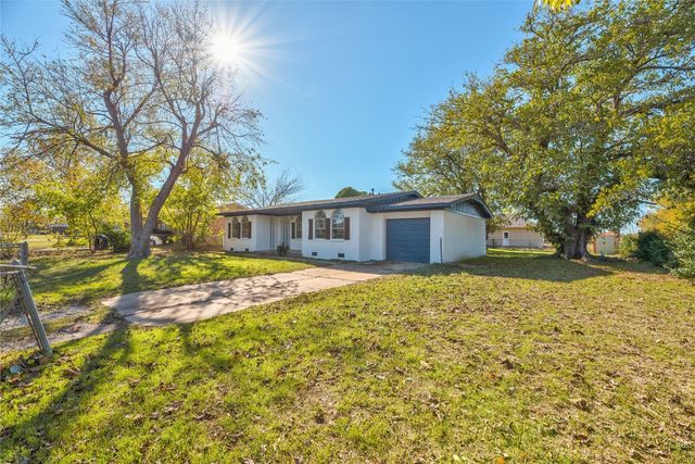 126 Windsor Avenue, Chickasha, OK 73018