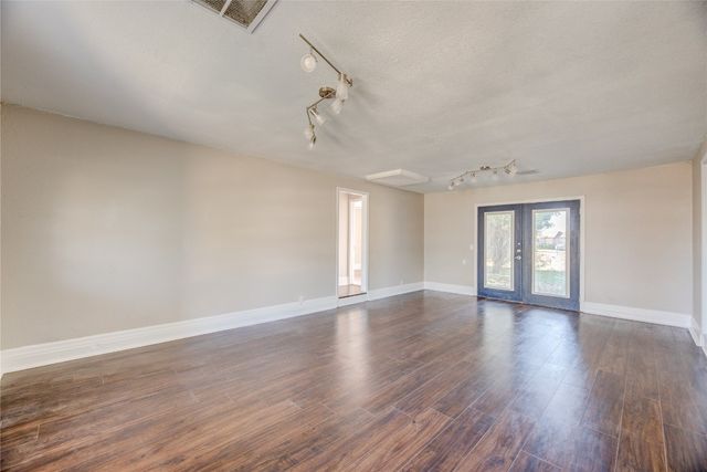 126 Windsor Avenue, Chickasha, OK 73018