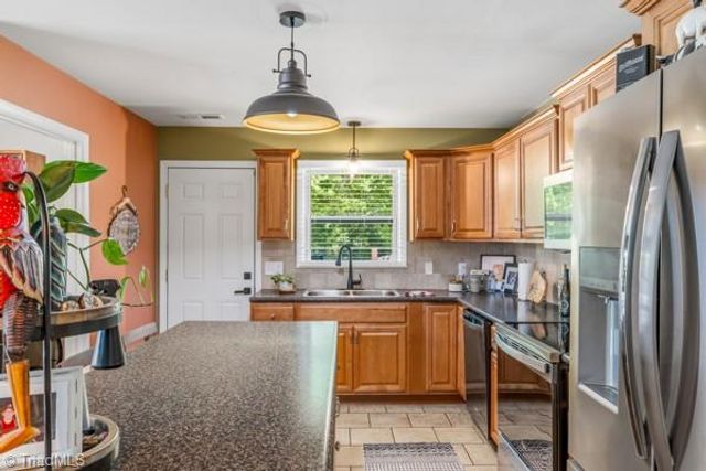 4220 Mae Len Drive, Winston-salem, NC 27107