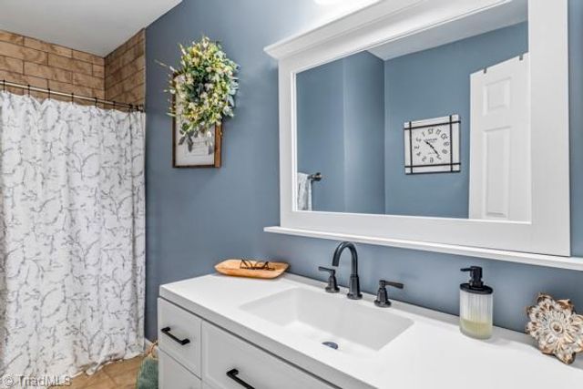 4220 Mae Len Drive, Winston-salem, NC 27107