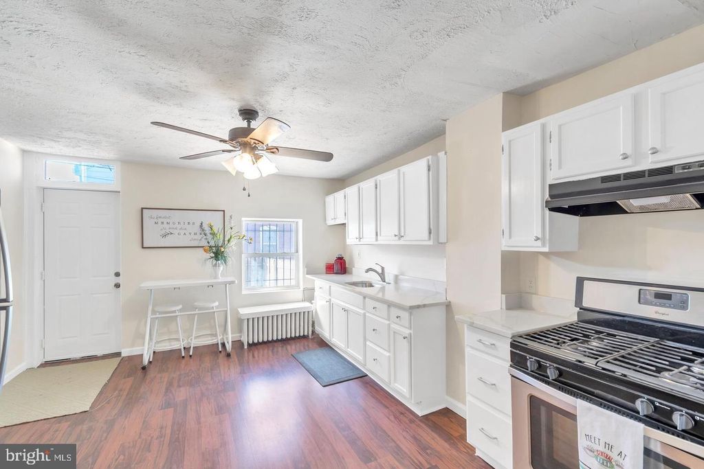 Image 22 of property listing at 2925 E MONUMENT ST, Baltimore, MD 21205