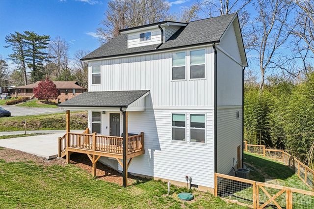 688 Dairy Street, Hendersonville, NC 28739