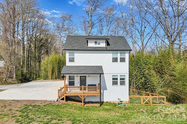 688 Dairy Street, Hendersonville, NC 28739