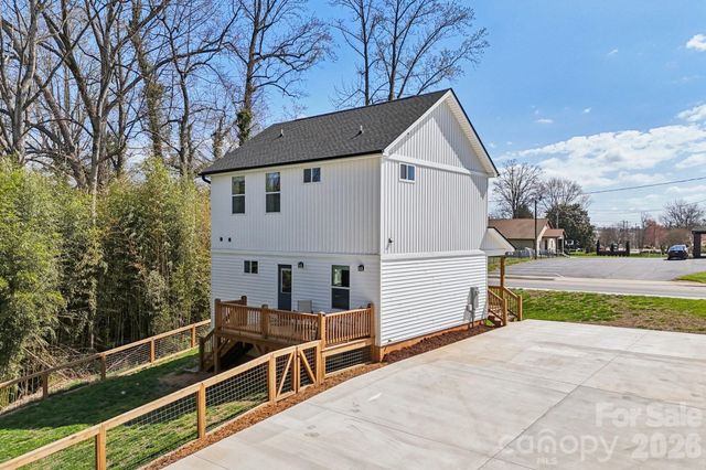 688 Dairy Street, Hendersonville, NC 28739