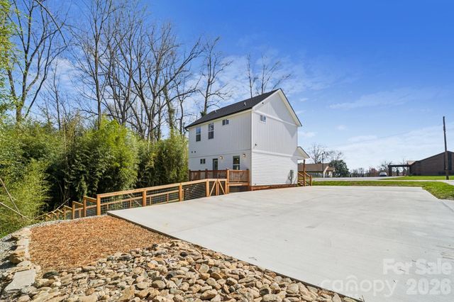 688 Dairy Street, Hendersonville, NC 28739