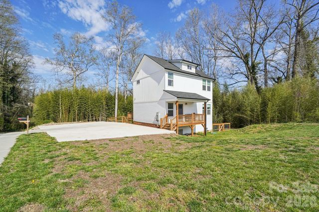 688 Dairy Street, Hendersonville, NC 28739