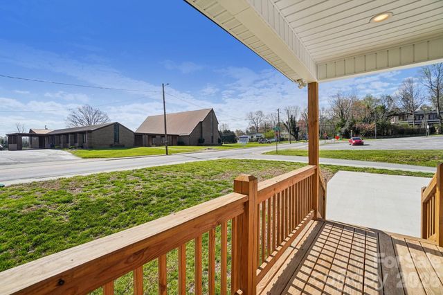 688 Dairy Street, Hendersonville, NC 28739