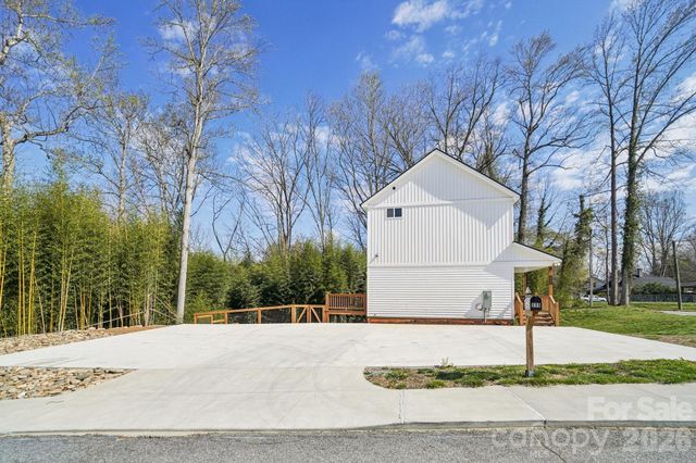 688 Dairy Street, Hendersonville, NC 28739