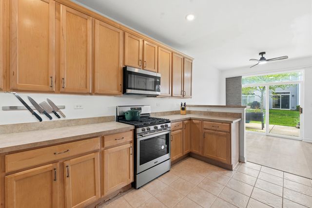 2890 Glacier Way B, Wauconda, IL 60084