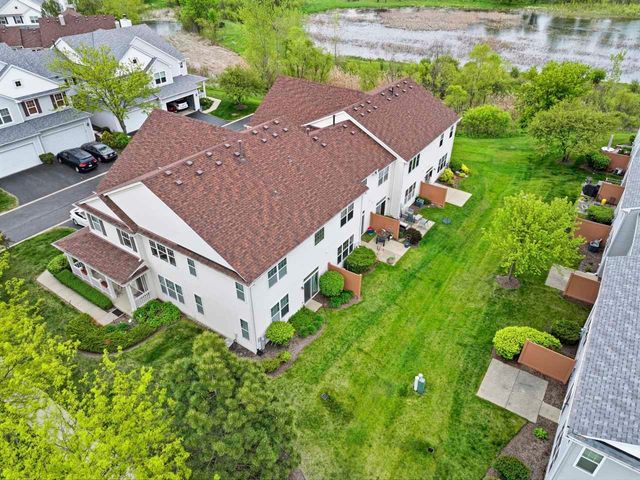 2890 Glacier Way B, Wauconda, IL 60084