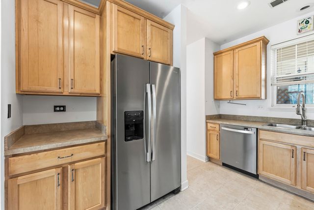 2890 Glacier Way B, Wauconda, IL 60084