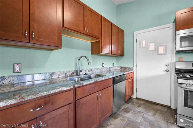 692 Easley Drive, Westland, MI 48186