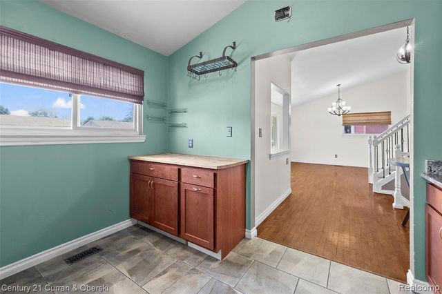 692 Easley Drive, Westland, MI 48186