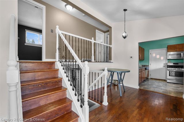692 Easley Drive, Westland, MI 48186