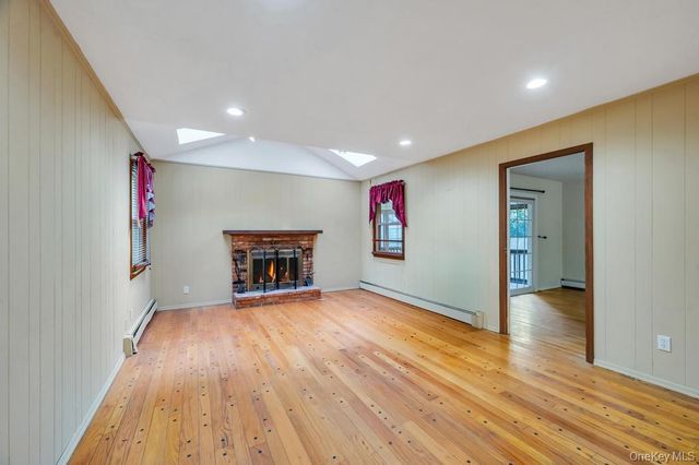 30 Fort Hill Road, Huntington, NY 11743