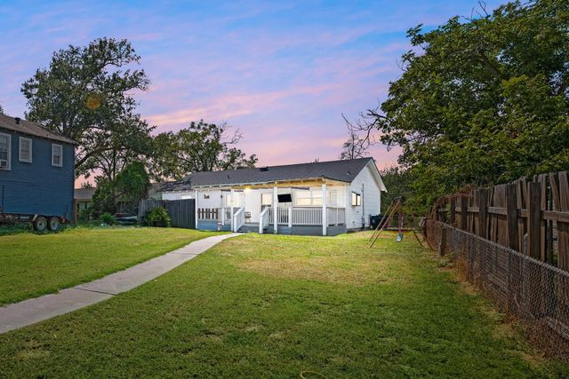 415 N Baron Street, Bellville, TX 77418