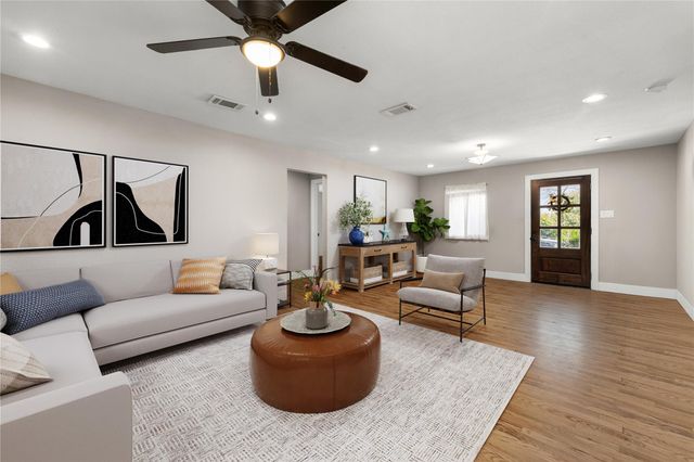 415 N Baron Street, Bellville, TX 77418