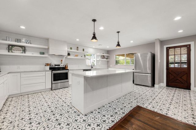 415 N Baron Street, Bellville, TX 77418